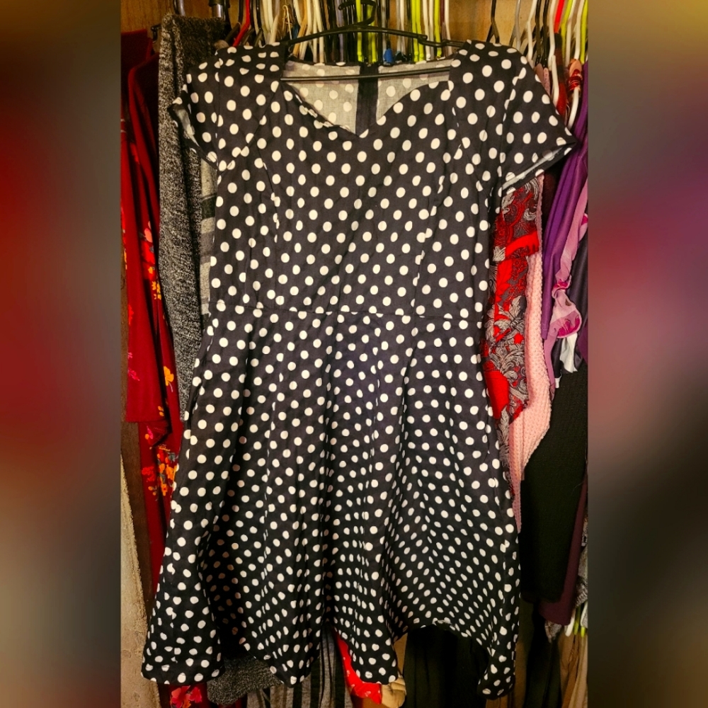 Black and white dress with pockets